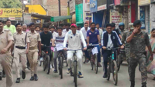 डीएम के नेतृत्व में निकली पर्यावरण जागरूकता रैली, शहीदों को भी दी श्रद्धांजलि